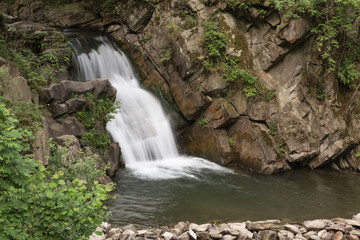 Fototapeta na wymiar The Zaskalnik waterfall in the Pieniny mountains, Poland.