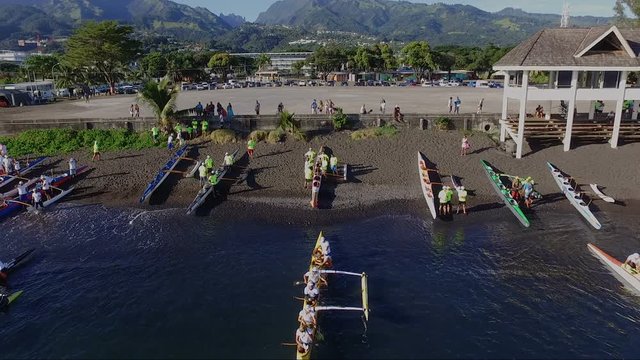vue ar&eacute;rienne sur plage avant course de bateau