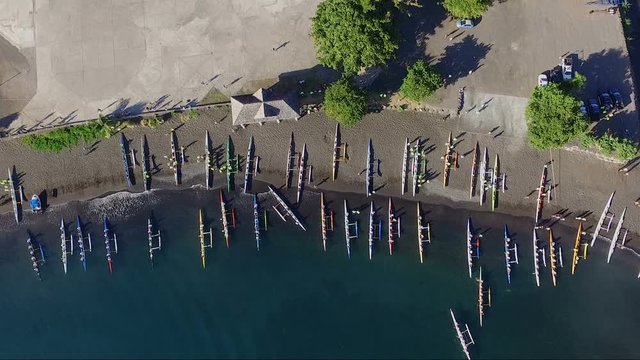 bateaux sur la plage  (pirogue)