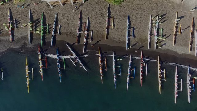 bateaux sur la plage  (pirogue)