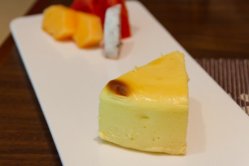 Cheesecake and fruit