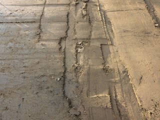 工事中の道路　法面