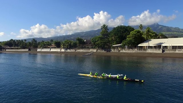 arriv&eacute;e course pirogue
