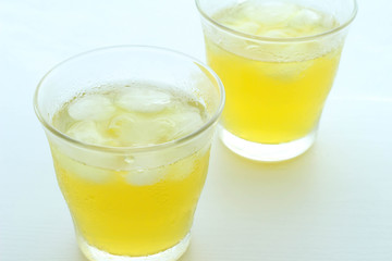 冷たい緑茶