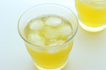 冷たい緑茶