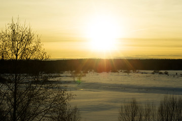 Fototapeta na wymiar Sunset in the village of Filippovskoe Vladimirskaya oblast'
