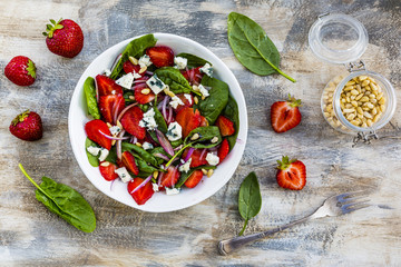 Delicious and healthy strawberry salad and spinach with blue cheese.
