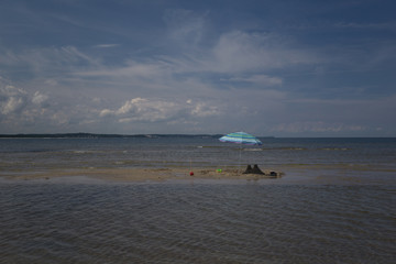 Obraz premium lonely umbrella by the sea