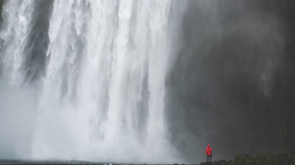 Sk&oacute;gafoss - lonely man