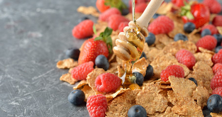 Wheat flakes with fresh berries