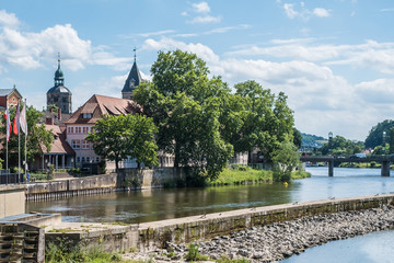 Fototapeta na wymiar Stadt Hameln -Weser mit Münsterkirche 