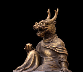 Fototapeta na wymiar The Chinese dragon statue