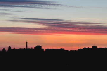 Fototapeta na wymiar Silhouette of the city at sunset