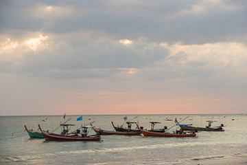 Obraz premium sunset on the beach of andaman sea