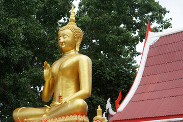 golden buddha statue thailand hua hin