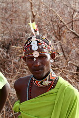 Kopfschmuck von einem Samburu Krieger in Kenia
