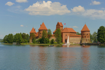Naklejka na ściany i meble Medieval brick-built castle in Trakai on the lake. Former residence of Lithuanian princes and former capital of Lithuania. Today a very popular point of all trips to lithuania.