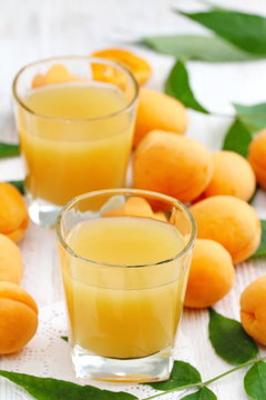 Apricot juice and ripe fresh apricots