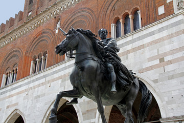 Piacenza; il Gotico e la statua equestre di Alessandro Farnese