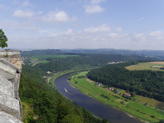 Fototapeta na wymiar rzeka i wzgórza,widok z góry