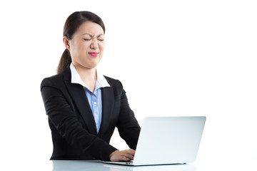 ビジネスウーマン パソコン作業 白背景