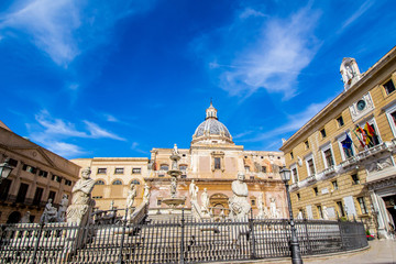 Fototapeta premium Praetoria Fountain in Palermo, Italy