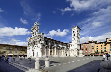 Lucca, Italy - church San Michele in Foro with sculpure of Holy Michel on Top and monument for citizen Francesco Burlamacchi - obrazy, fototapety, plakaty
