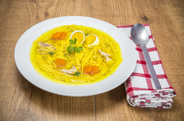 Sopa,ave con fideos