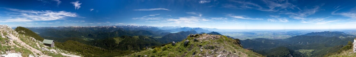 Fototapeta na wymiar Panroamic view of Wetterstein and Karwendel from Benediktenwand