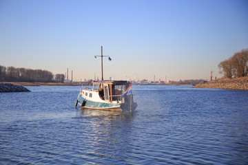 Fototapeta premium Boot auf einem Fluß 13