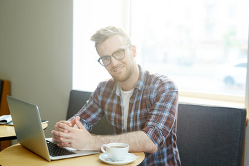 Young businessman or designer working in cafe