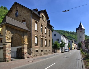Fototapeta na wymiar Alleestraße mit Obertor, Braubach, Hessen