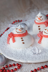 Funny meringue snowman for Christmas party - fun food idea