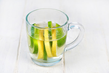erfrischendes Detox Wasser mit Zitrusfrüchten