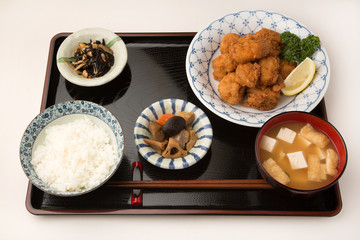 鶏の唐揚げ定食