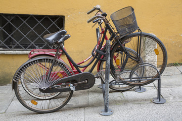 Fototapeta na wymiar Old Bike in Street, Bologna