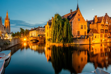 Fototapeta na wymiar Bruges (Brugge) cityscape with water canal at night