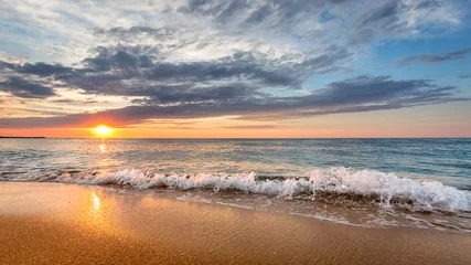 Tableaux ronds sur plexiglas Plage et mer Dramatic Tropical Sunrise at the beach