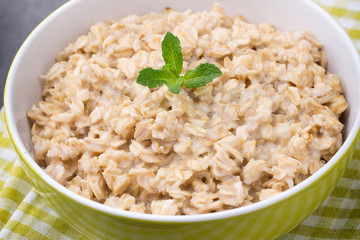 Oatmeal porridge with blueberries. healthy breakfast.