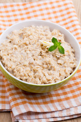 Oatmeal porridge with blueberries. healthy breakfast.