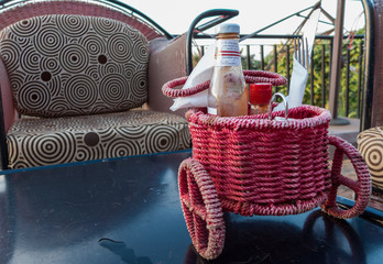 Ein Behälter für Sossen und Besteck