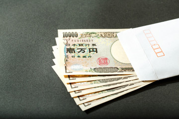 白封筒と一万円札