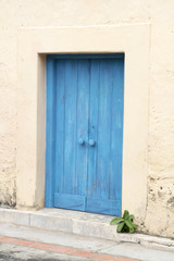 Fototapeta na wymiar blue door 