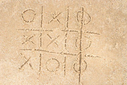 tic-tac-toe drawing in sand