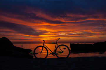 Fototapeta premium Bicycle at dawn