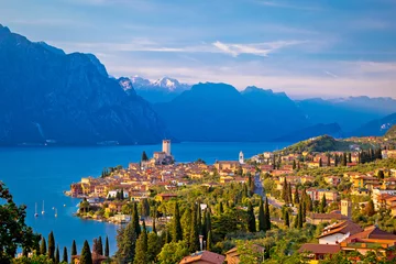 Schilderijen op glas Stad Malcesine aan de skyline van Lago di Garda © xbrchx