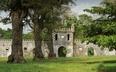 Fototapeta na wymiar Alte Plantage aus der Kolonialzeit, Principe Island, Sao Tome und Principe, Afrika