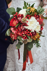 Fine art wedding bouquet. Tanging creamy bouquet wuth roses and peonies.