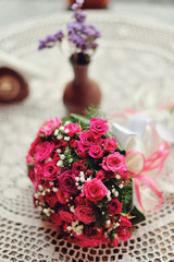 Fine art wedding bouquet. Tanging creamy bouquet wuth roses and peonies.