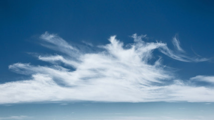 Obraz premium White cloud and deep blue sky